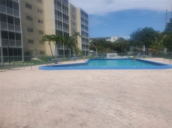 319 NE 14th Ave APT 207, Hallandale Beach, FL 33009