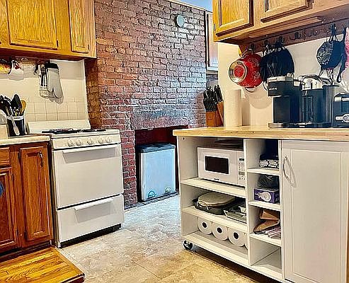 4th image of 529 E 5th St APT 6