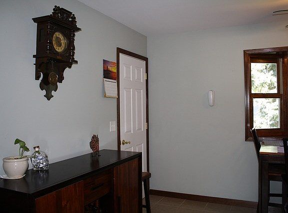 4th image of 620 Krenz Ave