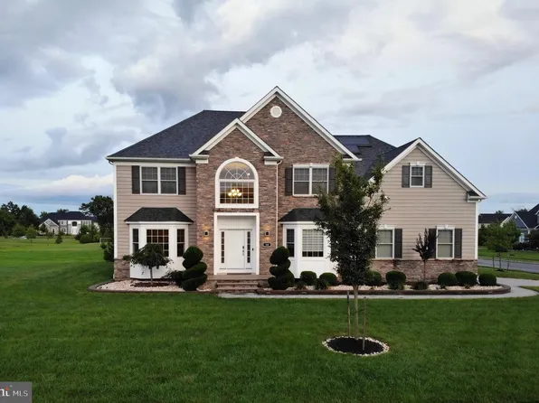 18 Surrey Ln, Belle Mead, NJ 08502