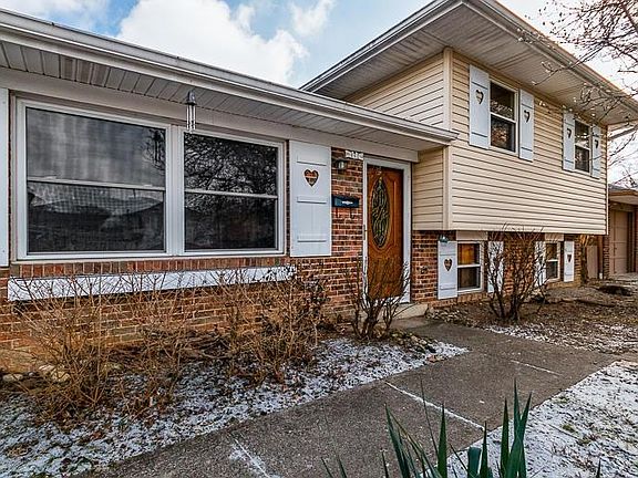 2nd image of 482 Canterwood Ct