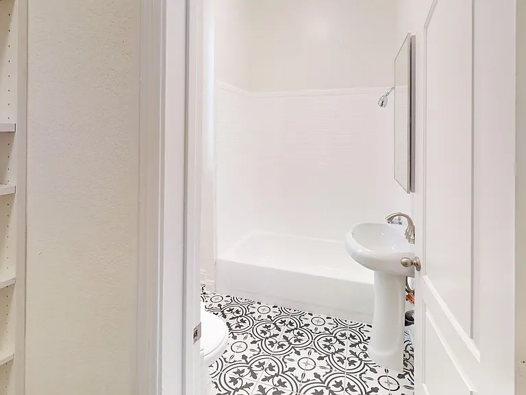 MSA - 709 Mariposa Apts — Photo 9