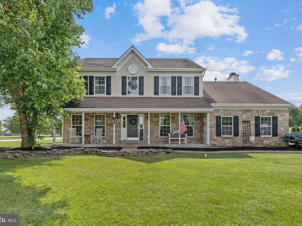 216 Winterberry Ln, Collegeville, PA 19426