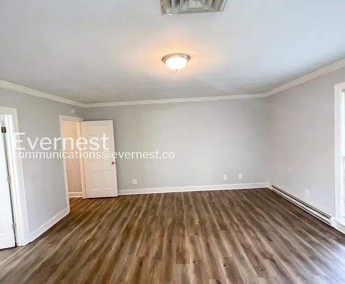 570 Hawkins Dr — Photo 18