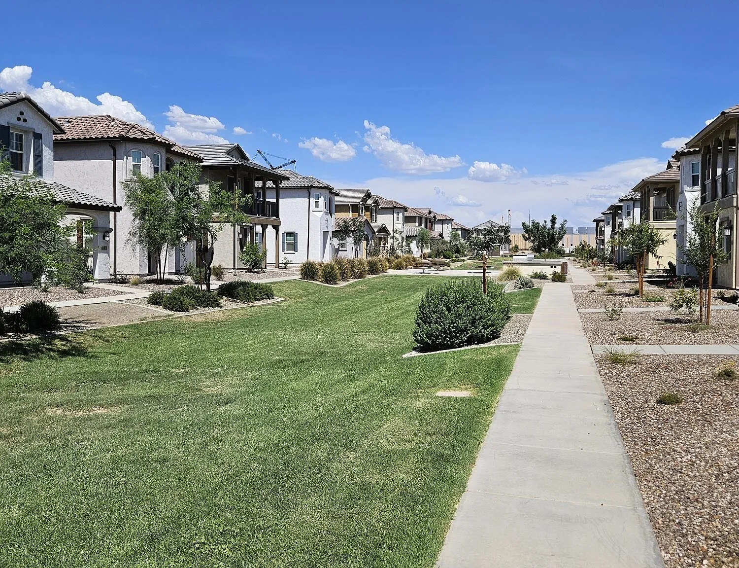 4 bed, 3.5 bath, 2074 sqft, $2,600 — Photo 3