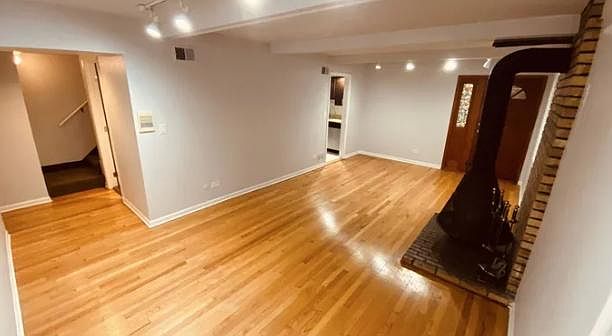 1st image of 347 W Dickens Ave APT 1