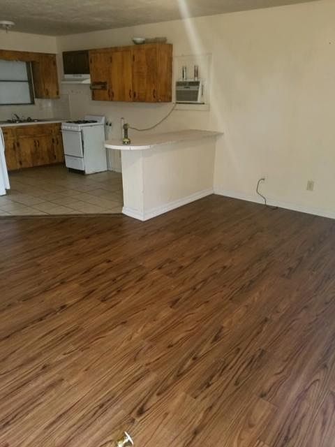 2nd image of 1344 Lynn St APT A