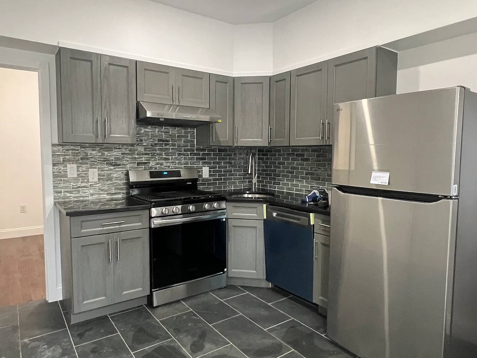 1 bed, $975 — Photo 1