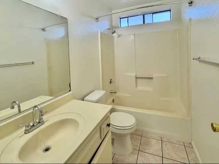 13105 Kornblum Ave — Photo 25