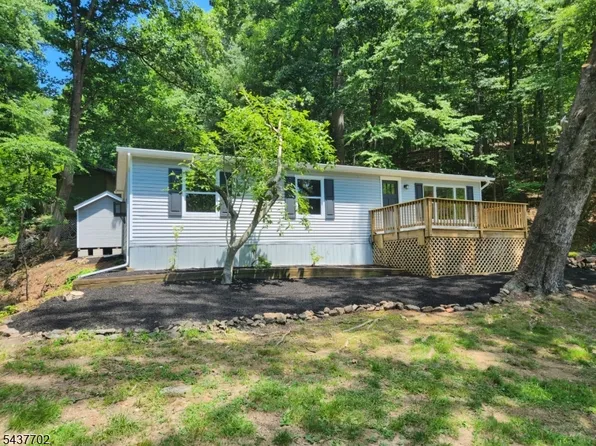 1 Watergate Dr, High Bridge Boro, NJ 08829