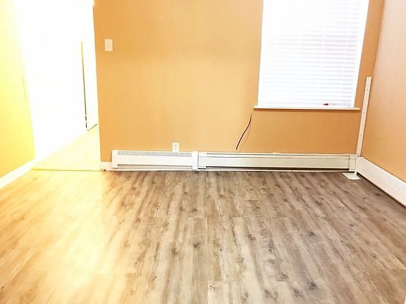 5th image of 3405 43rd St APT 3F