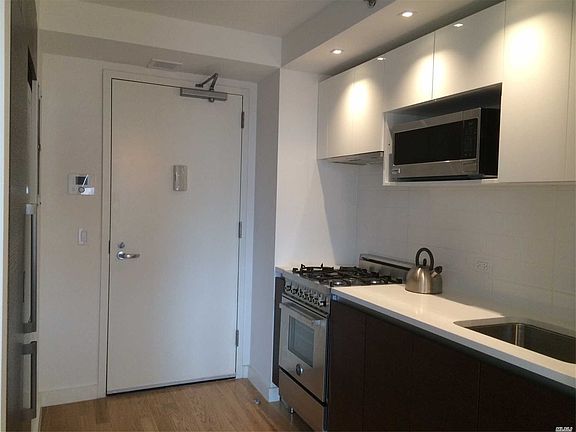 4th image of 39-16 Prince St #7