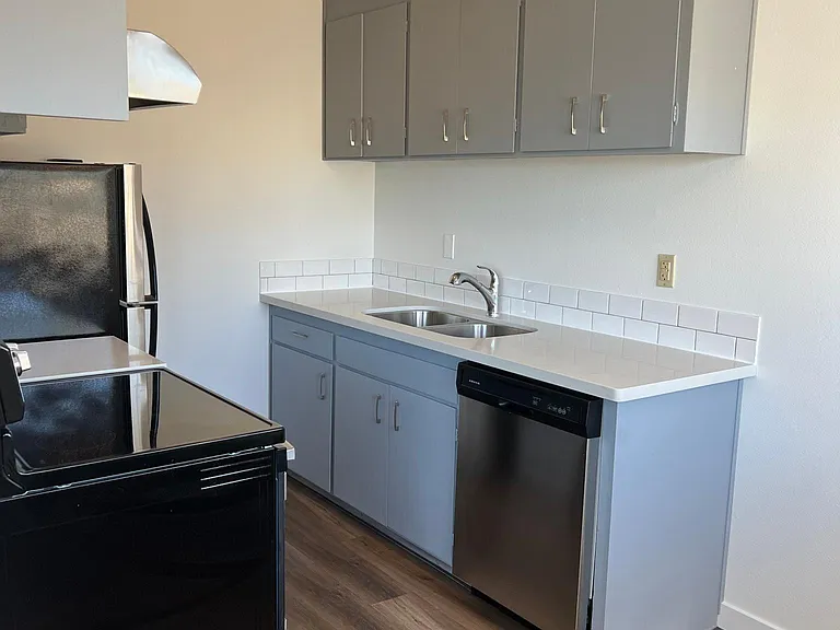 702 S Yakima Ave #5 — Photo 7