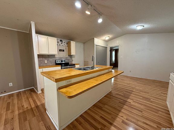 5th image of 723 Kayroe Rd