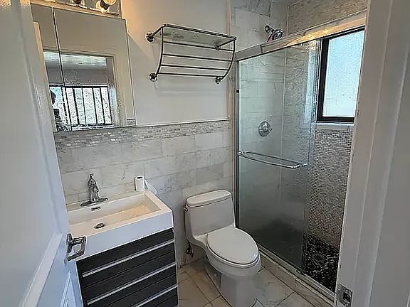 3rd image of 536 Kappock St APT 3W