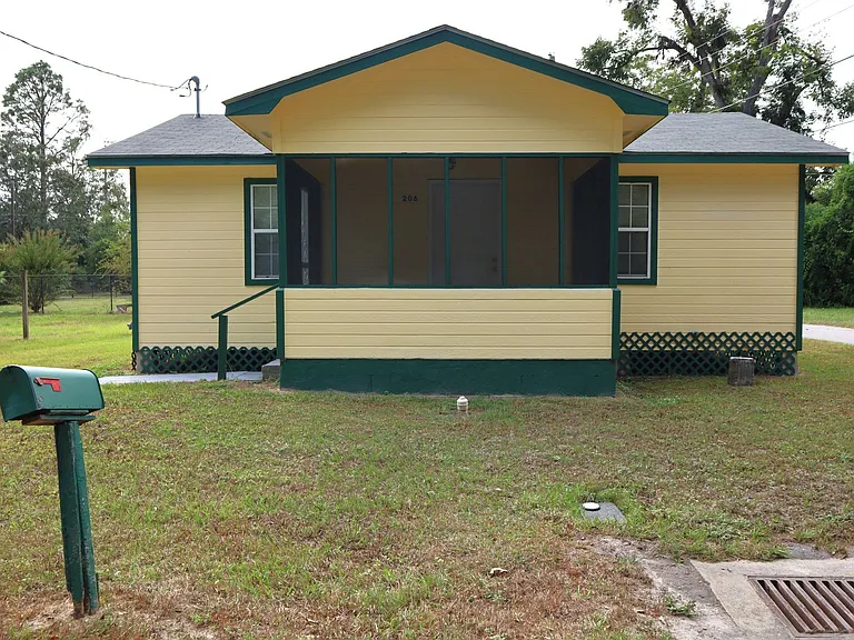 206 Warren St — Photo 1