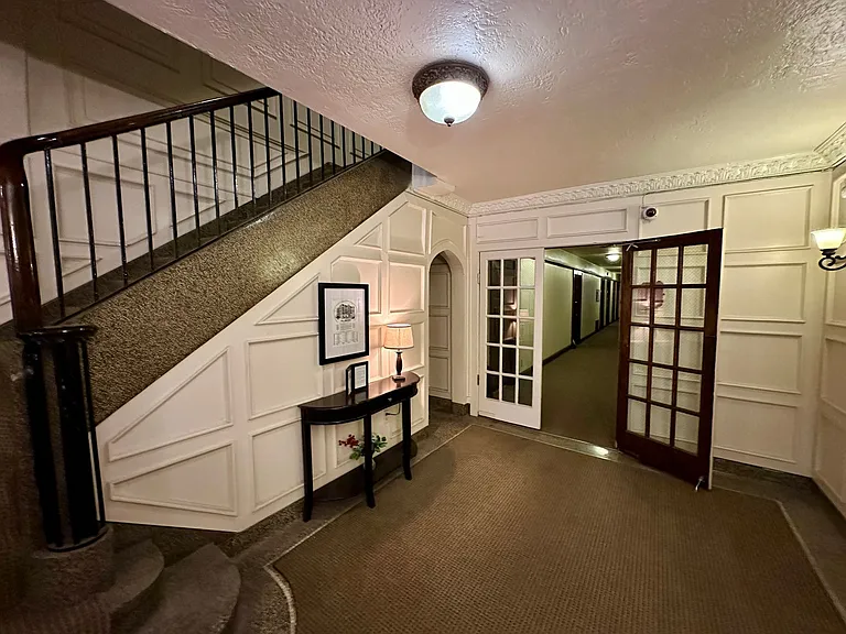 The Drake — Photo 3