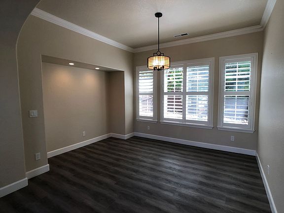 5th image of 1935 Saint Andrews Cir