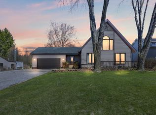 1280 Petts Rd, Fenton, MI 48430