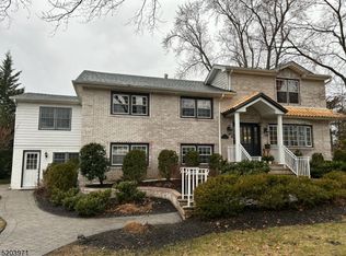 13 Deerfield Dr, Florham Park, NJ 07932