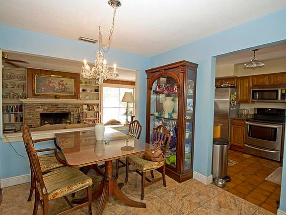 3rd image of 1305 Overlake Ave