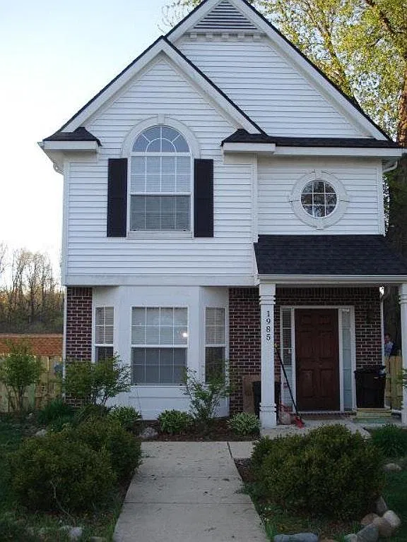 3 bed, 2.5 bath, 1698 sqft, $2,500 — Photo 1
