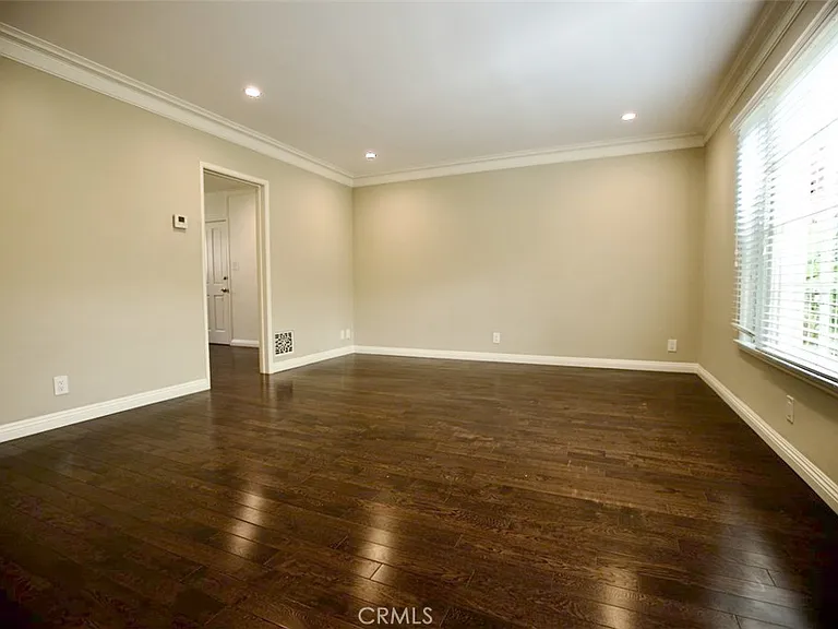 435 N Van Ness Ave — Photo 4