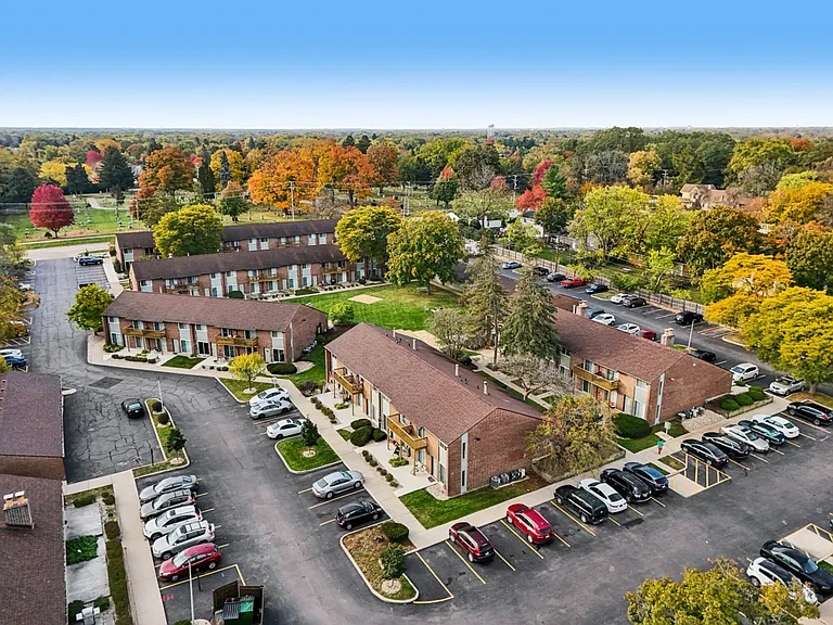 Crystal Lake Apartments — Photo 51
