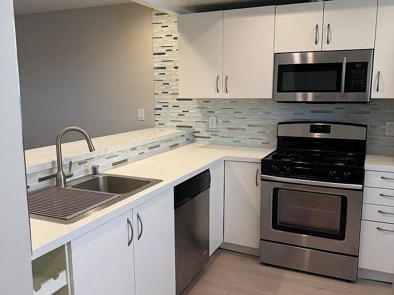 5720 Owensmouth Ave #127 — Photo 3