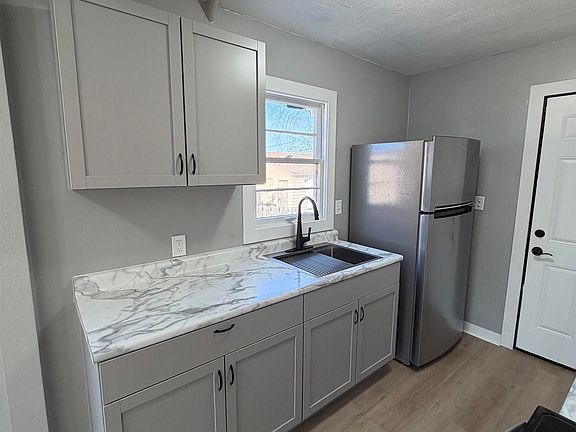 4th image of 3929 N 42nd St