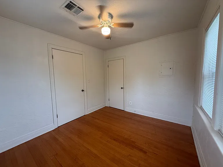 1718 N Indiana Ave #8 — Photo 10