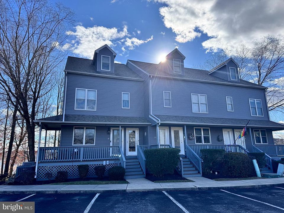 1st image of 80 NE Isles Dr