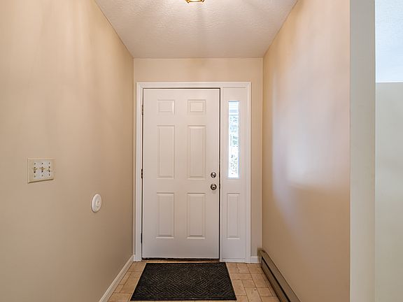 4th image of 19 Willowood Ln