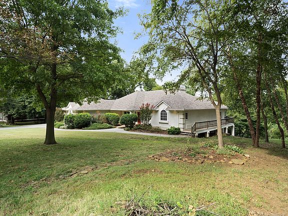 5th image of 22815 Woodridge Dr