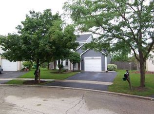 855 Newbury Ct, Grayslake, IL 60030
