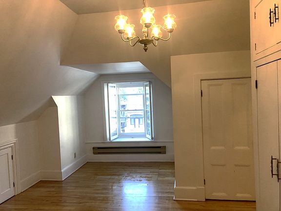 3rd image of 292 Frank St