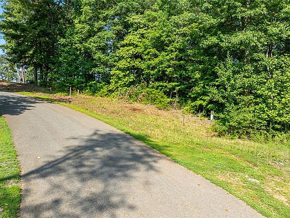 2nd image of 34 Windfield Cir