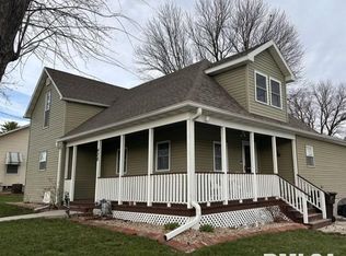 428 S Main St, White Hall, IL 62092