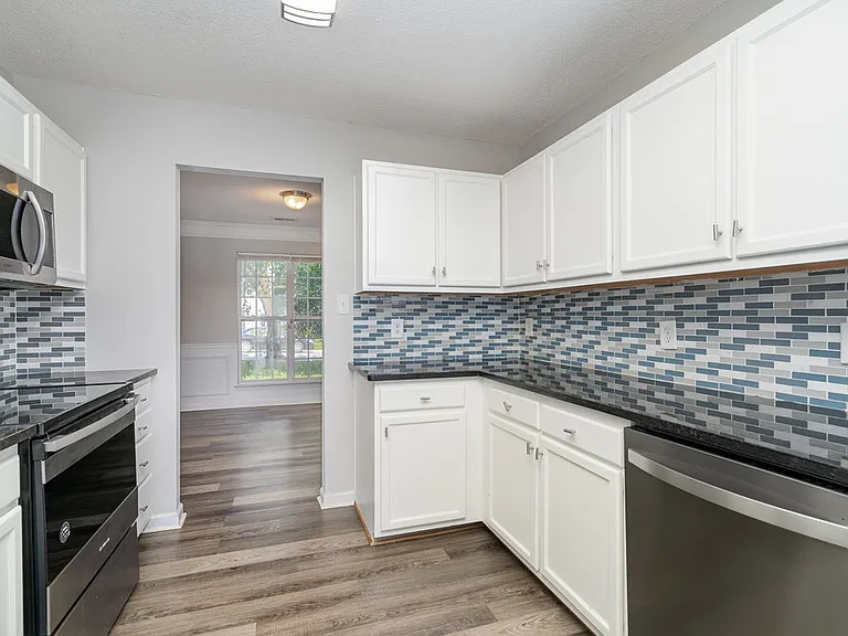 6656 Blythedale Dr — Photo 14