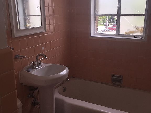 4th image of 1551 Monroe Ave APT 2