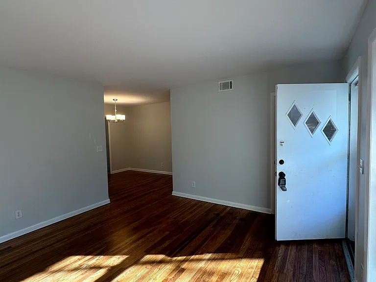 5096 Crestwood Rd — Photo 3