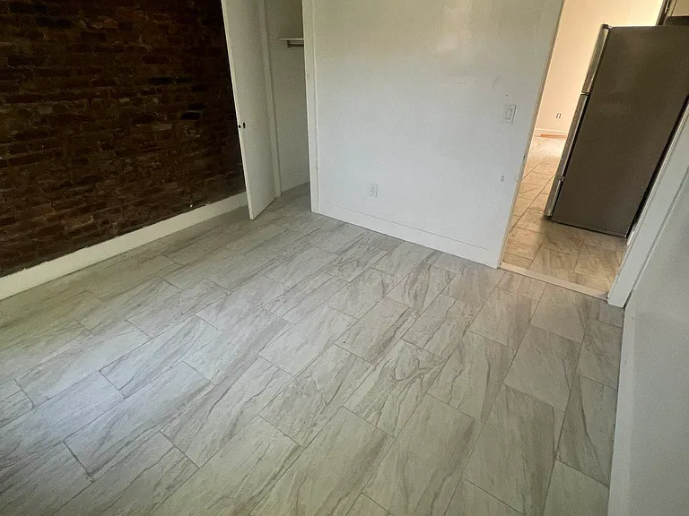 340 E 51st St #1R — Photo 4