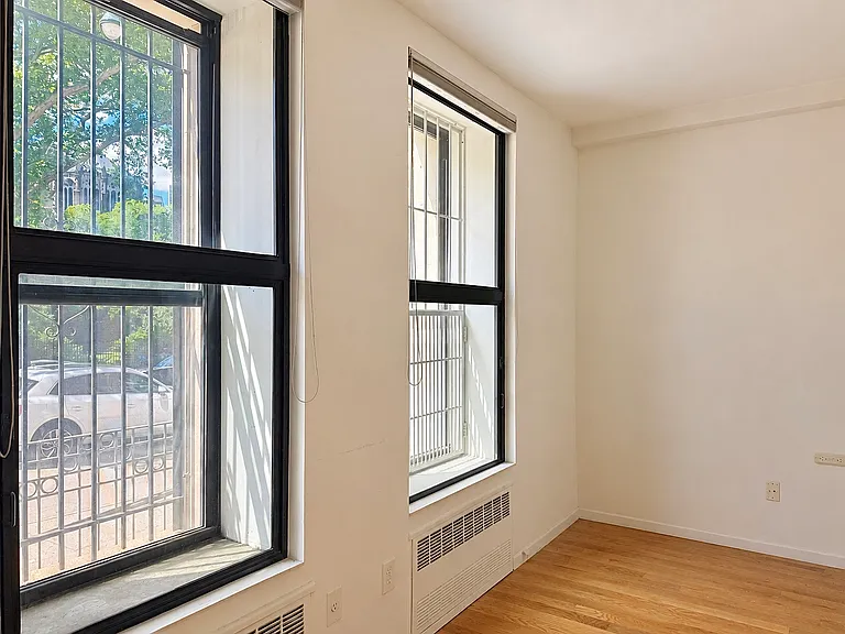250 Manhattan Ave #1A — Photo 8