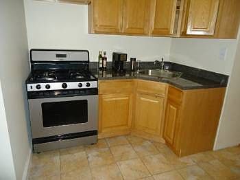 4th image of 1606 Lexington Ave