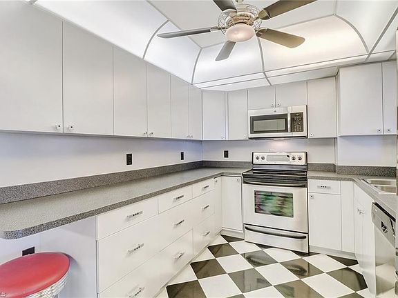5th image of 3215 Gulf Shore Blvd N APT 301