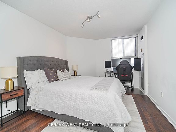 5th image of 234 Albion Rd #Penthouse 10