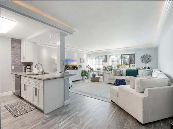 1085 Forest Lakes DR #8105, NAPLES, FL 34105