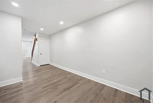 3060 Martha St — Photo 12