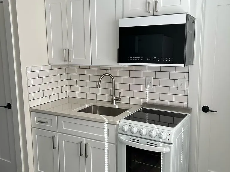 36 Wolfpit Associates Llc Ave — Photo 1