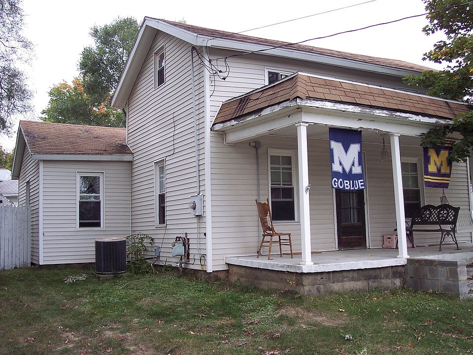 2nd image of 621 Michigan St
